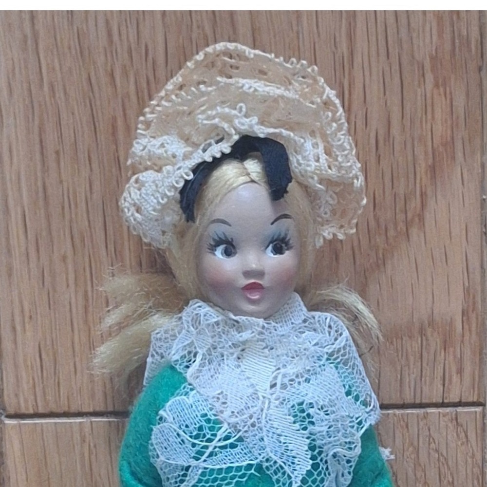 Lenci Torino Vintage Miniature Felt Doll Lace Apron Bonnet Green 7.5 Inch